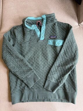 Patagonia Quilted Pullover in Olive with Aqua Accents